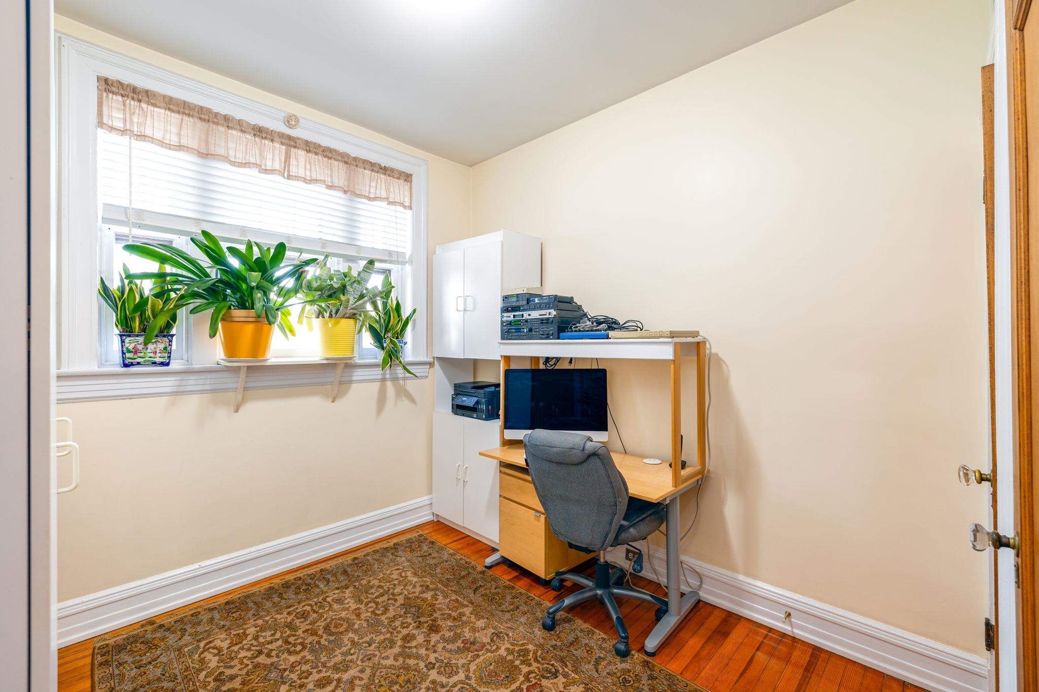 895 SUMMIT AVE
