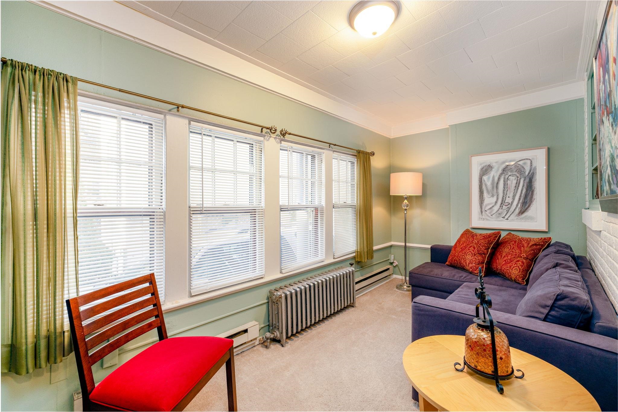 895 SUMMIT AVE