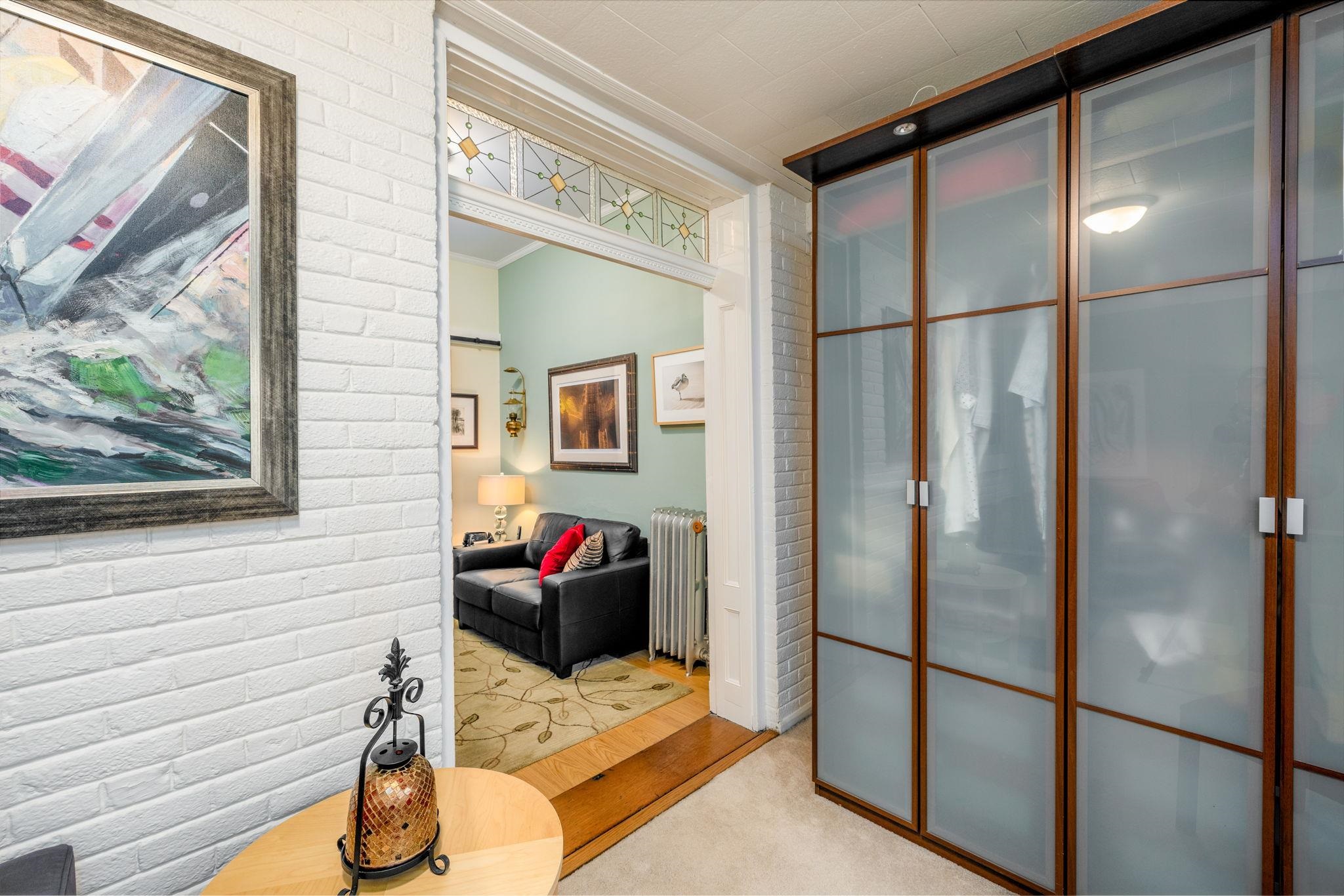 895 SUMMIT AVE