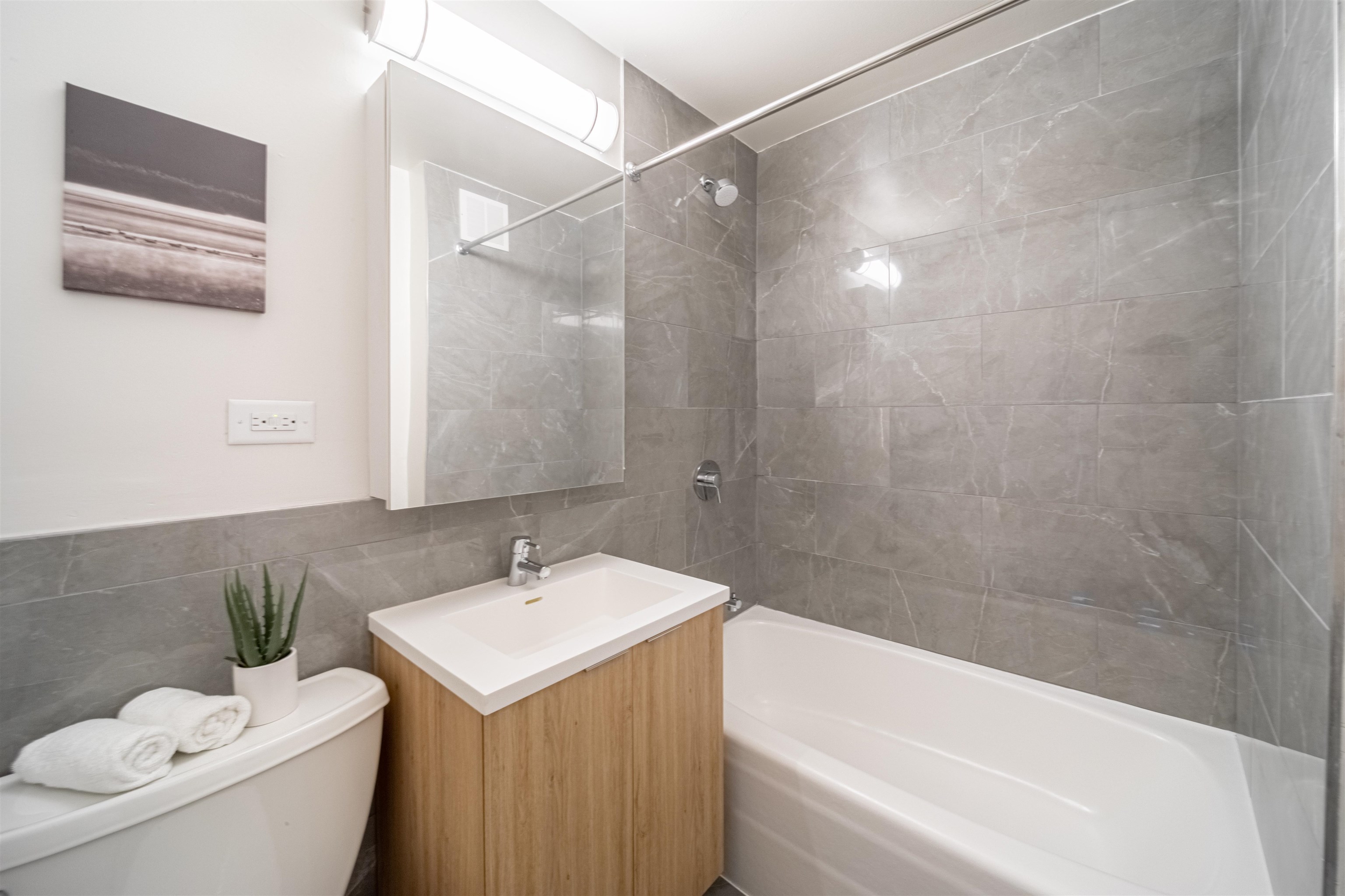 100 MONTGOMERY ST Unit: 2A