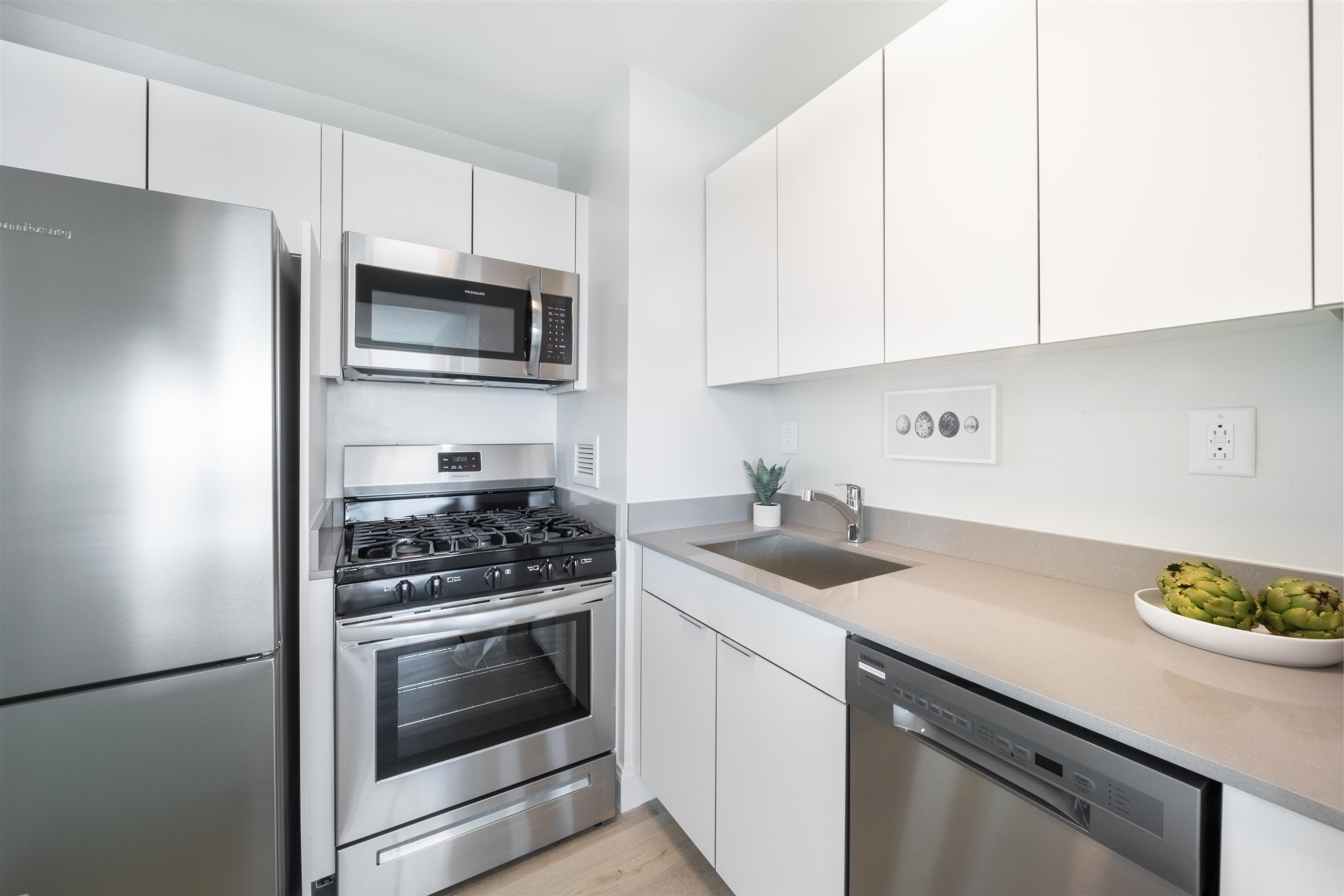 100 MONTGOMERY ST Unit: 2A
