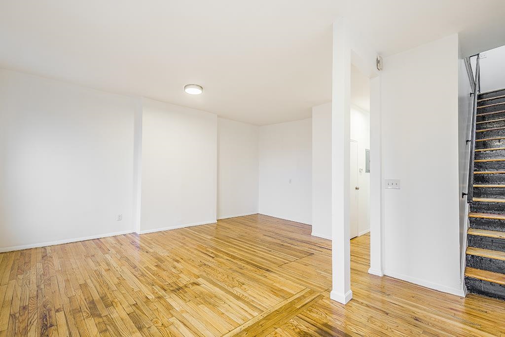 14 MONTICELLO AVE