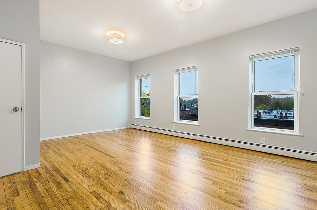 14 MONTICELLO AVE