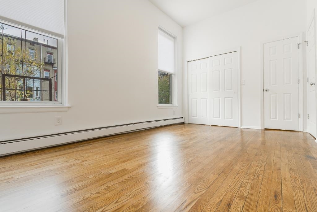 14 MONTICELLO AVE