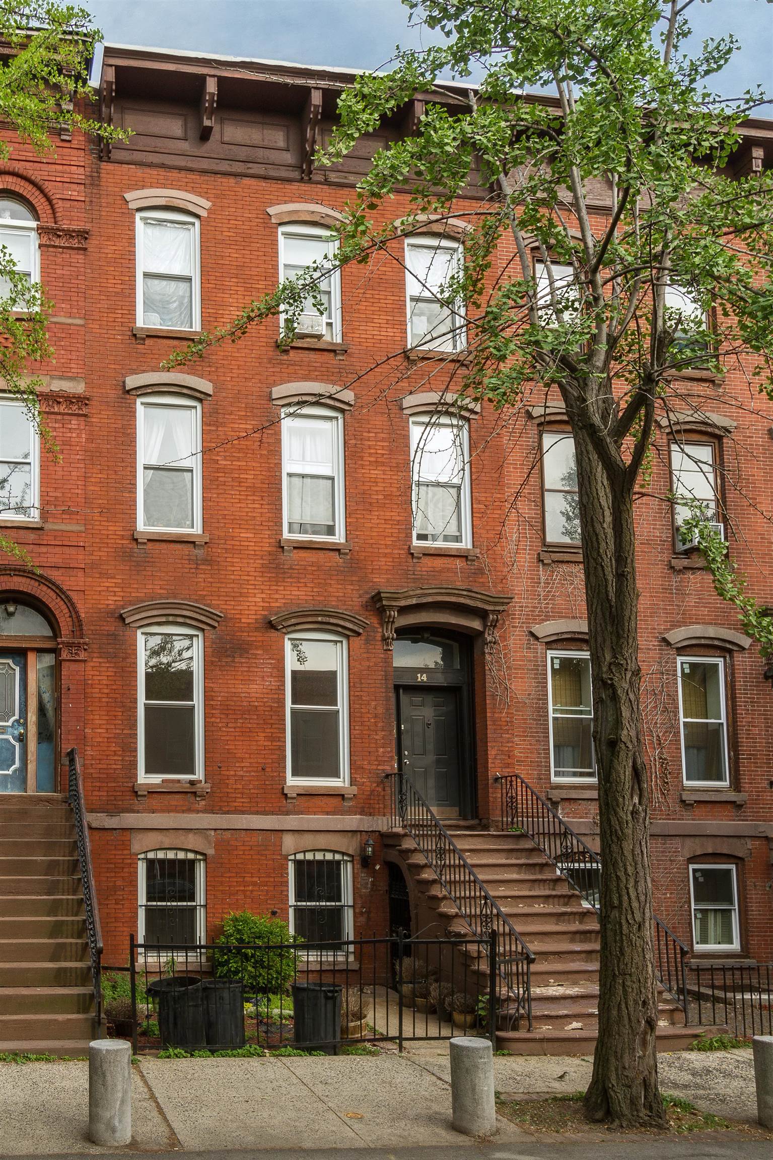 14 MONTICELLO AVE