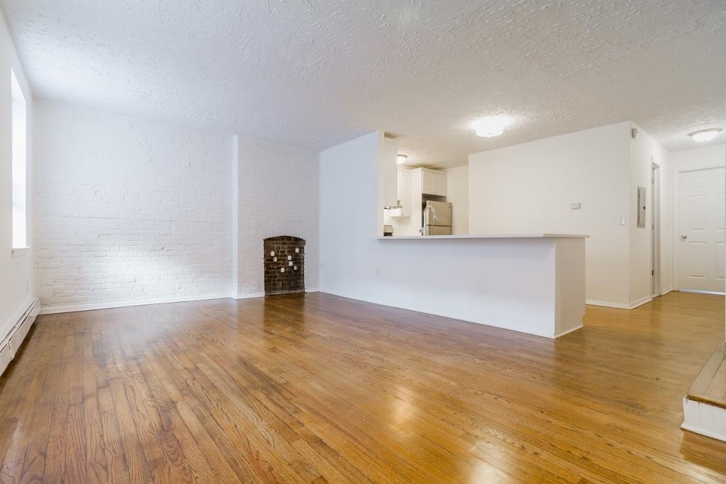 14 MONTICELLO AVE