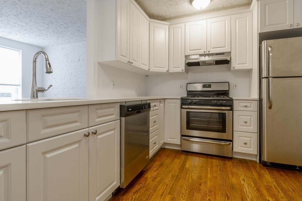 14 MONTICELLO AVE