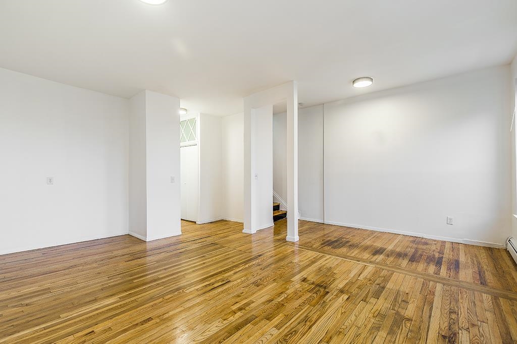 14 MONTICELLO AVE