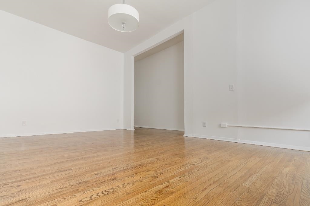 14 MONTICELLO AVE