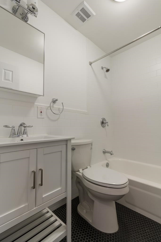 14 MONTICELLO AVE