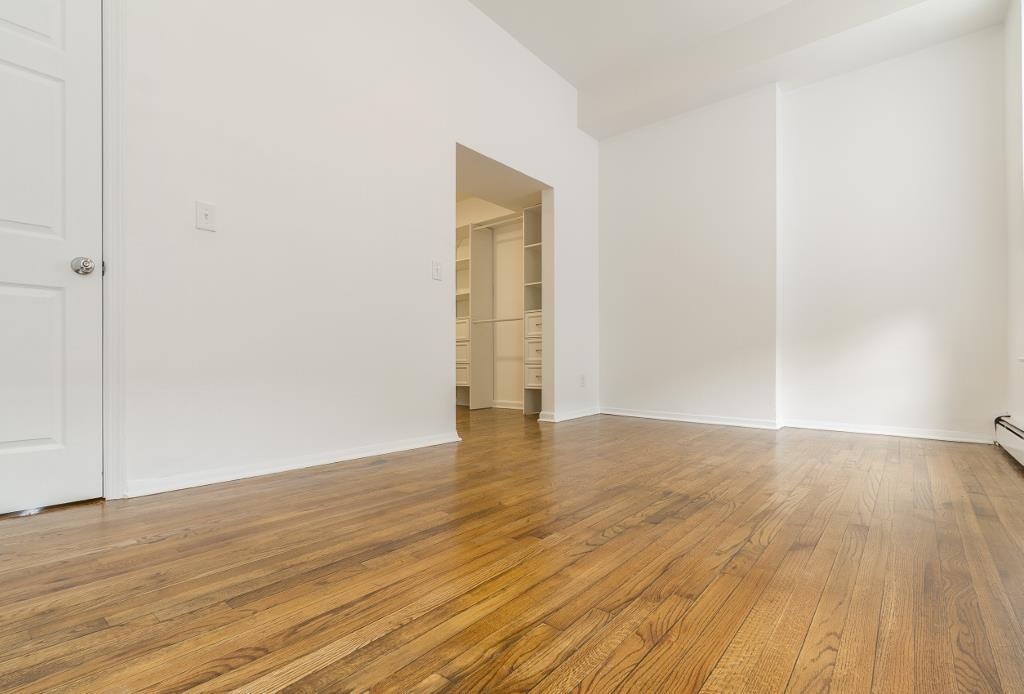 14 MONTICELLO AVE