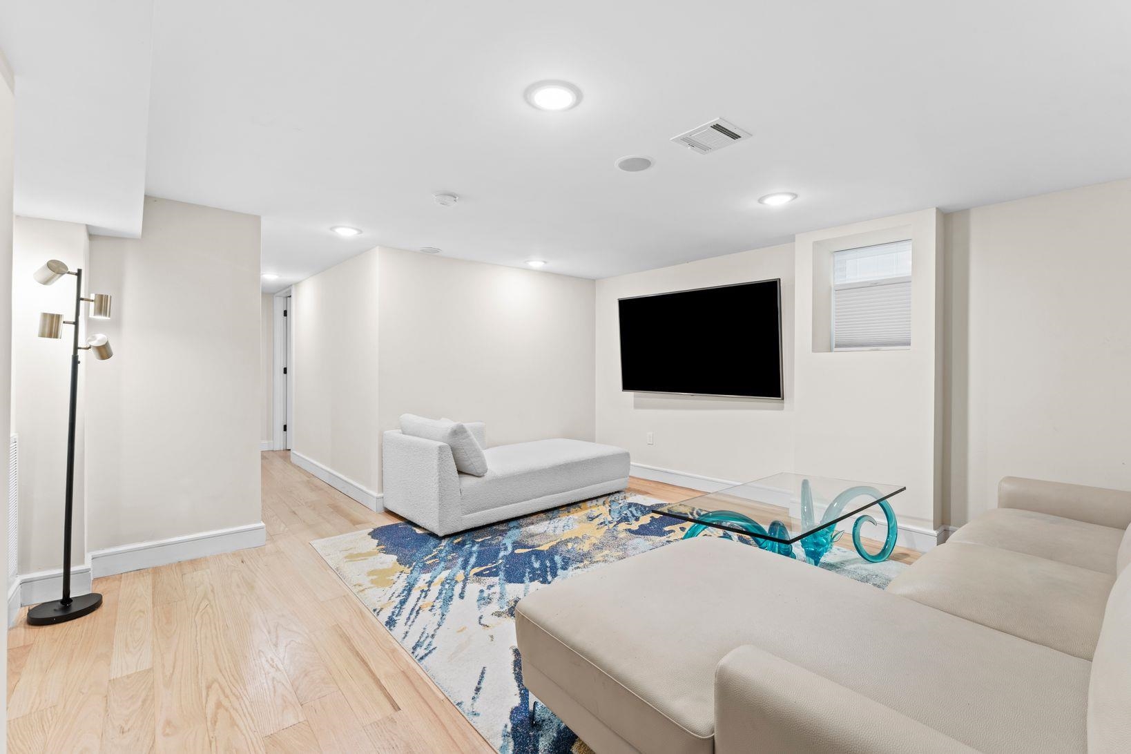 93 PEARSALL AVE Unit: 1-2