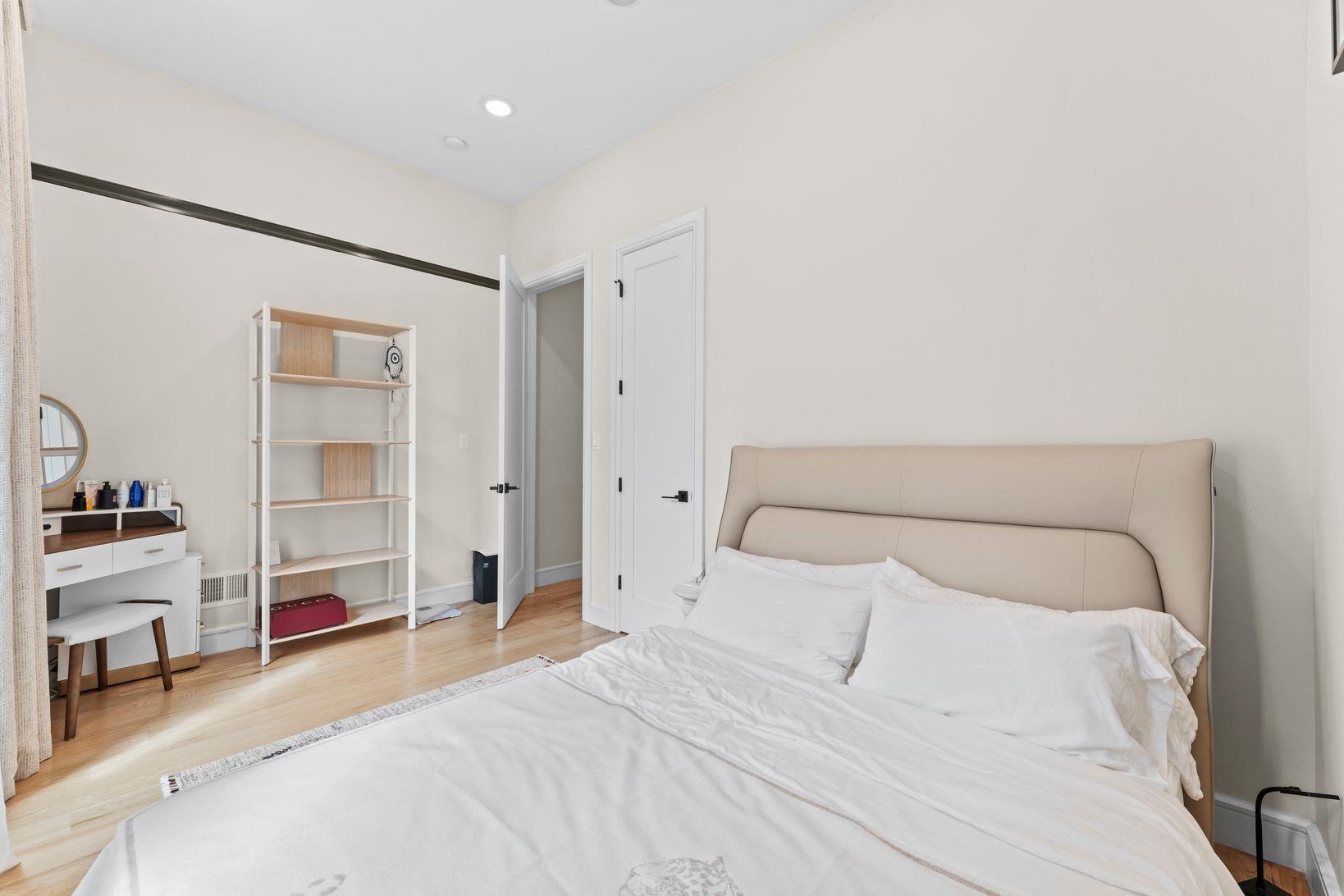 93 PEARSALL AVE Unit: 1-2