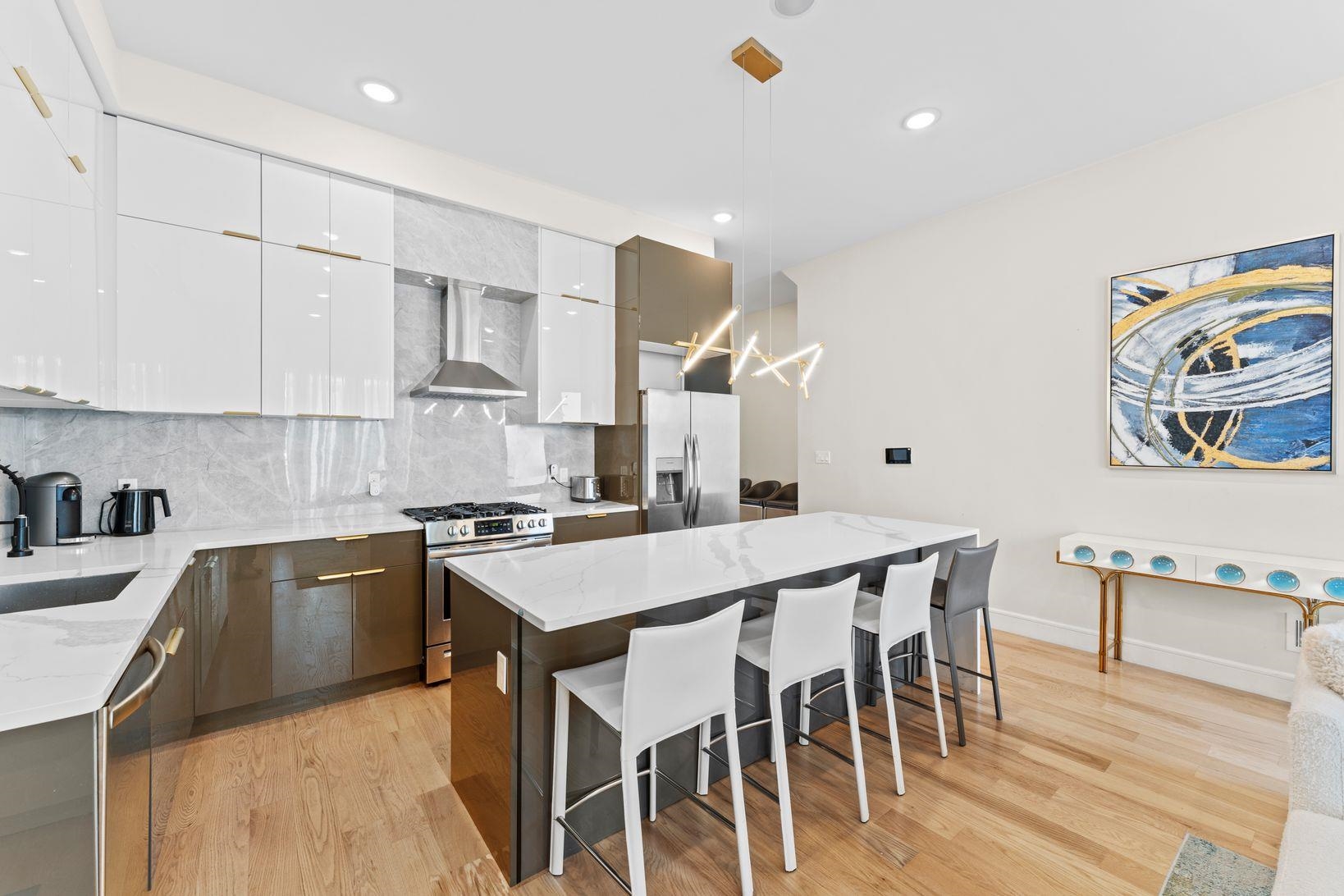 93 PEARSALL AVE Unit: 1-2