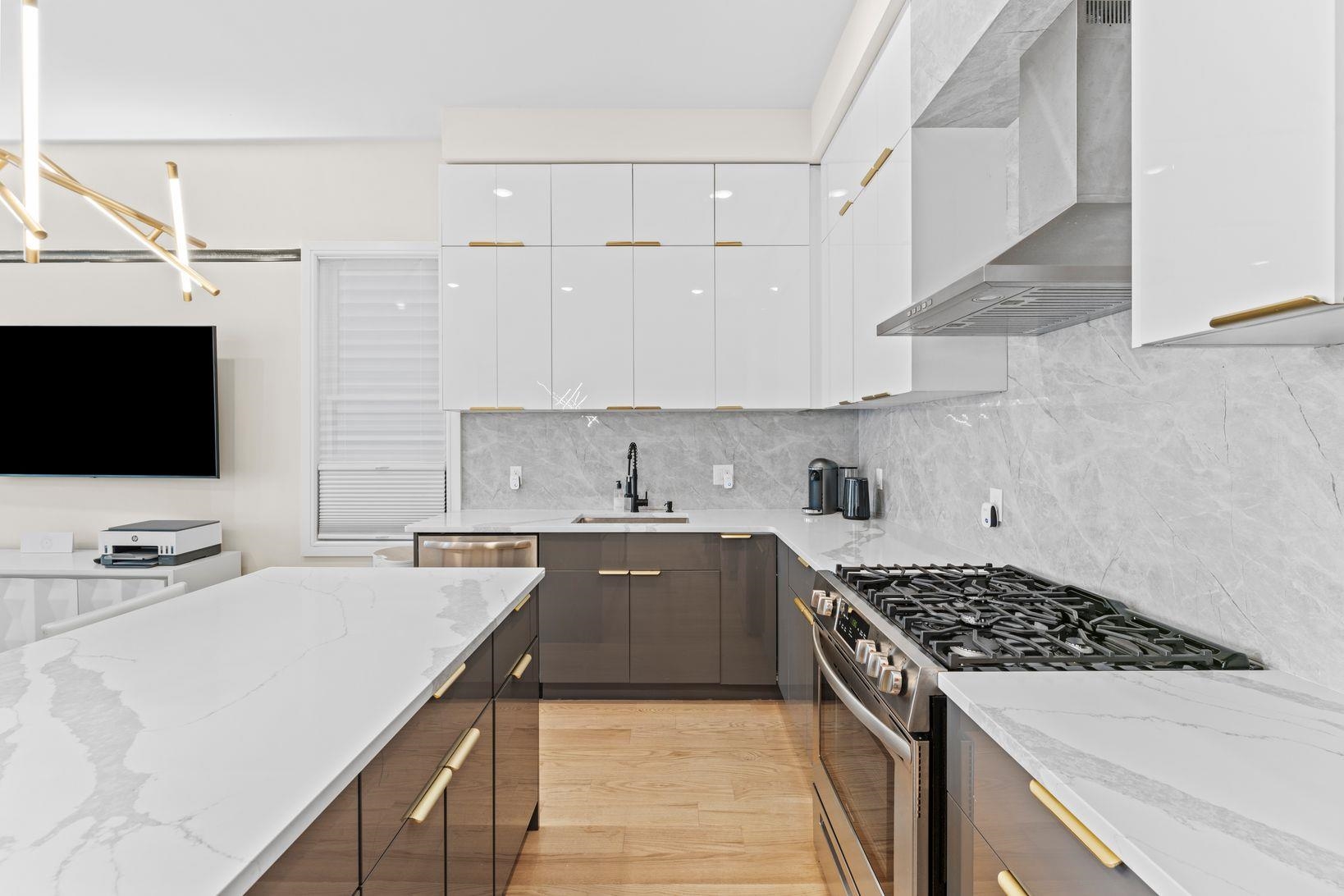 93 PEARSALL AVE Unit: 1-2