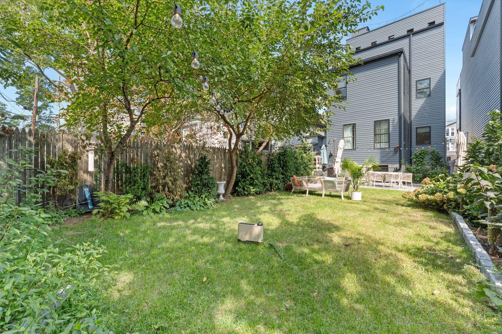 93 PEARSALL AVE Unit: 1-2