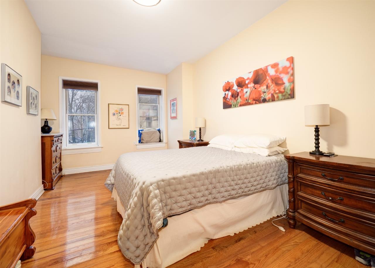 264 9TH ST Unit: 3F