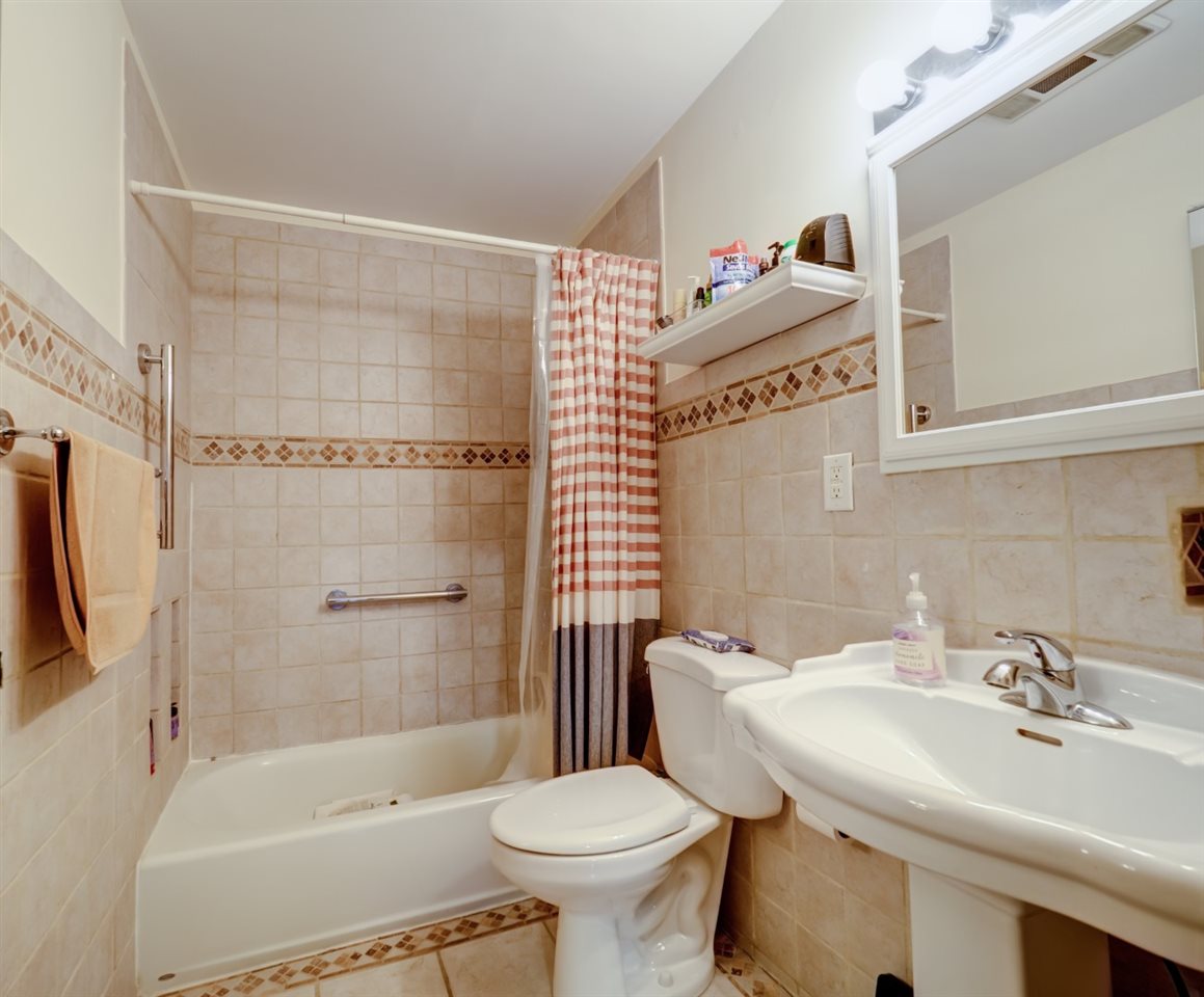 264 9TH ST Unit: 3F