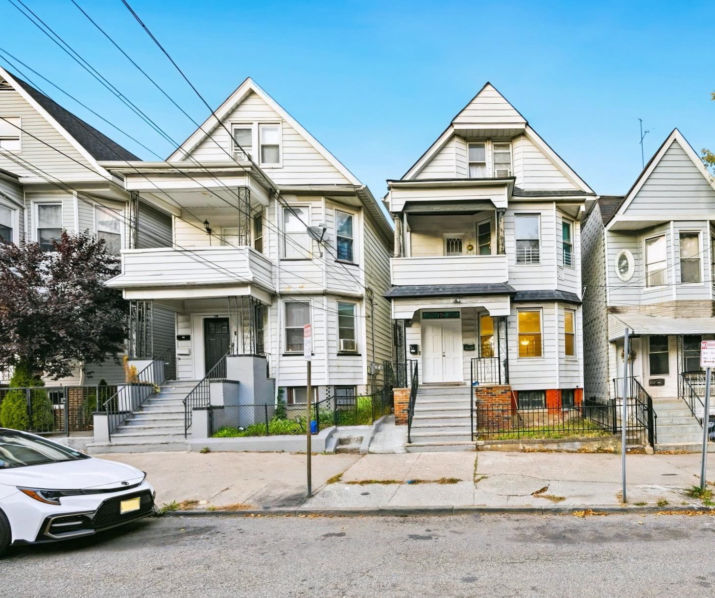126 GRANT AVE