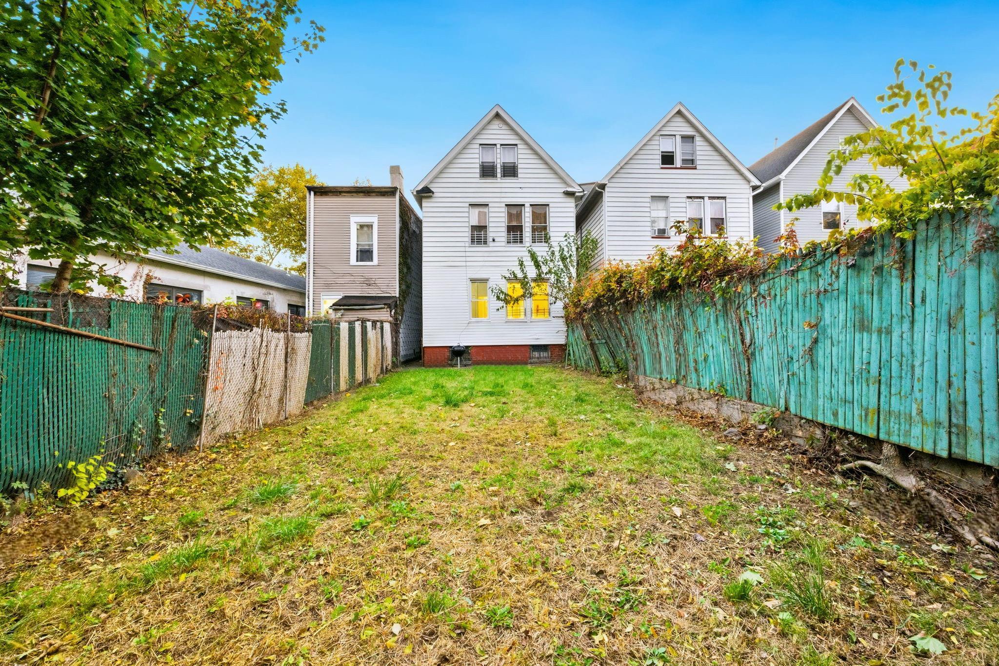 126 GRANT AVE