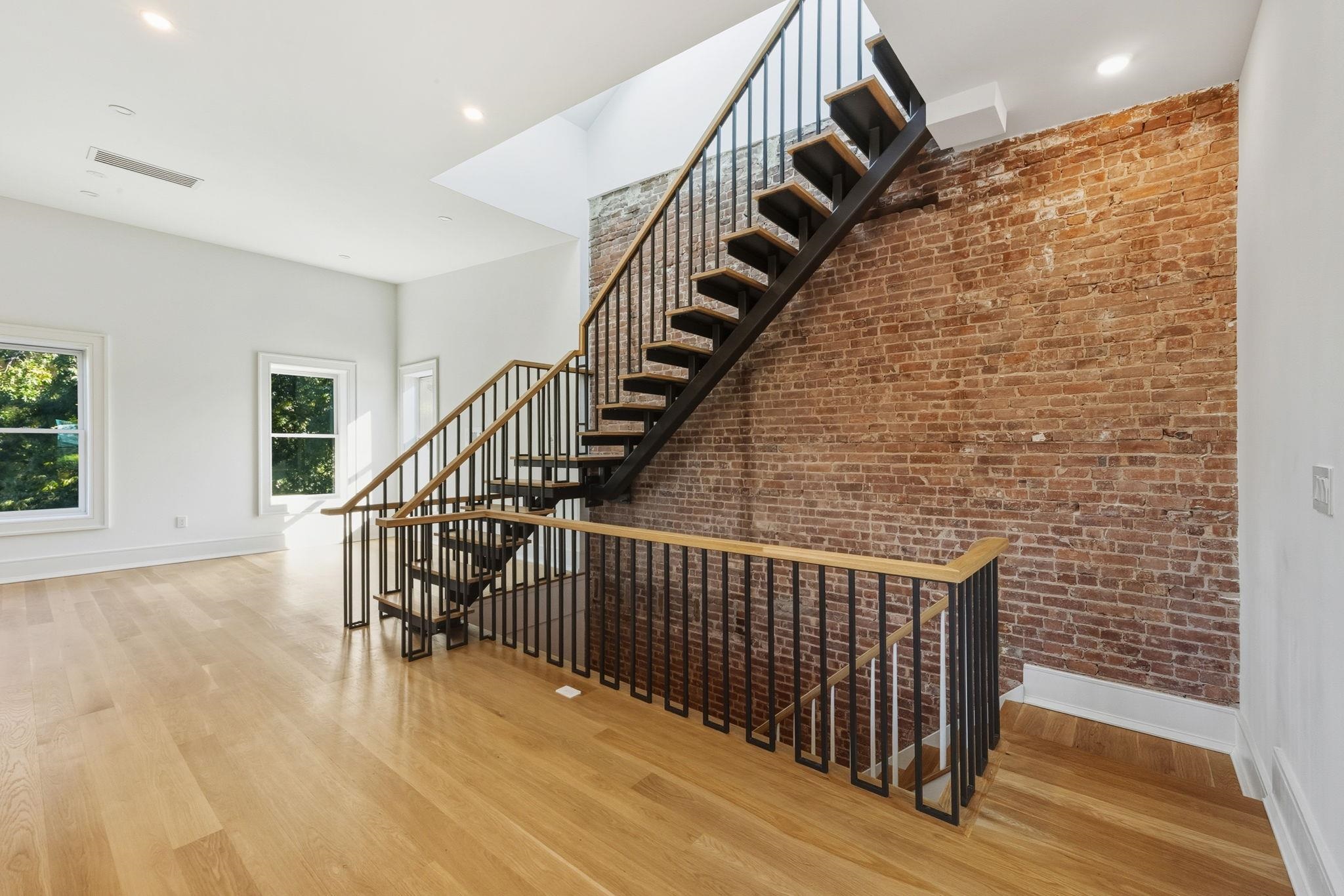 647 JERSEY AVE Unit: PH