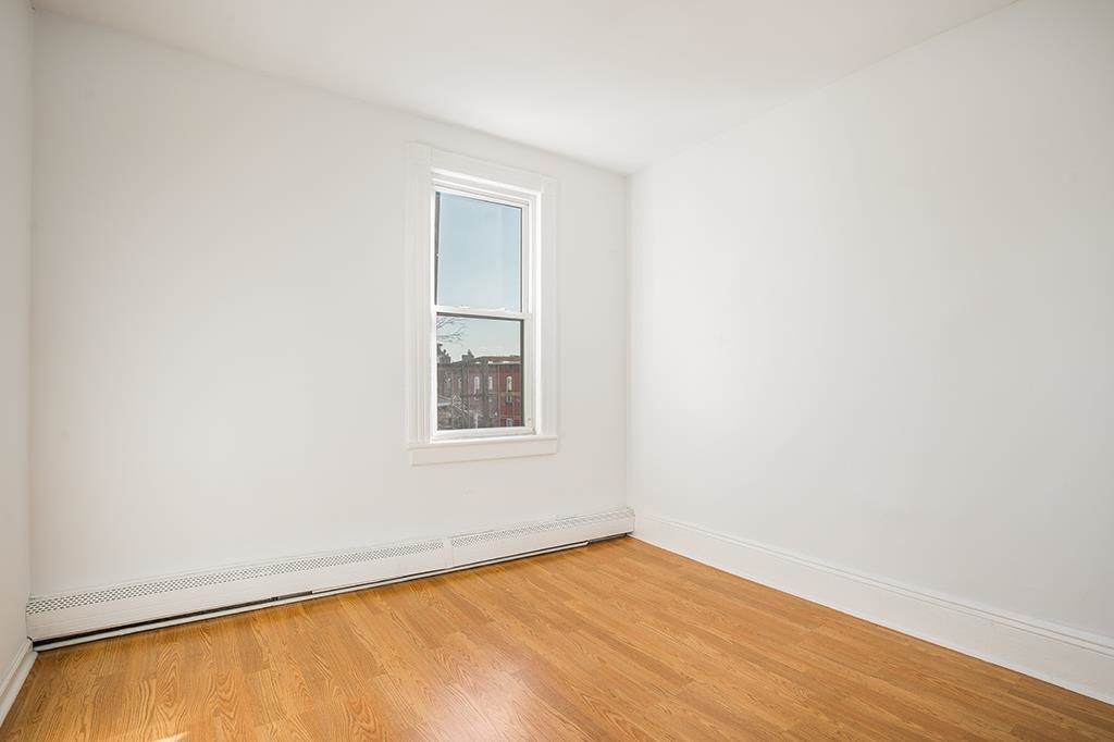 126 CHESTNUT AVE