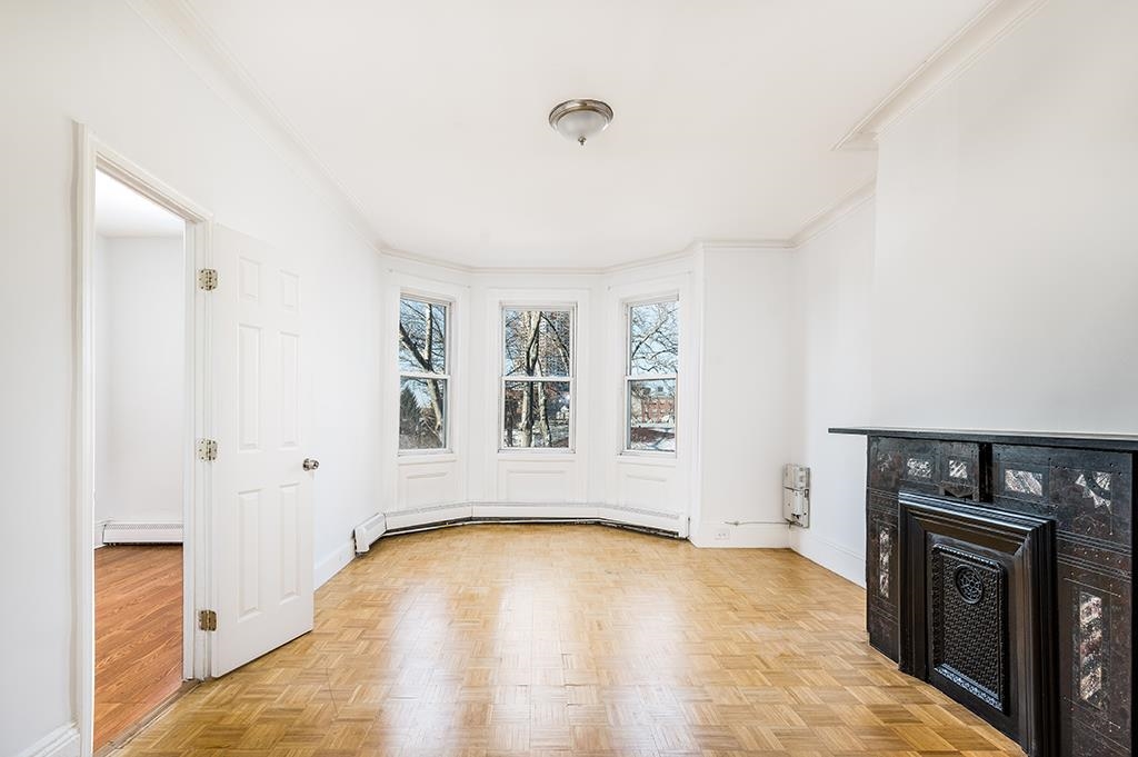 126 CHESTNUT AVE