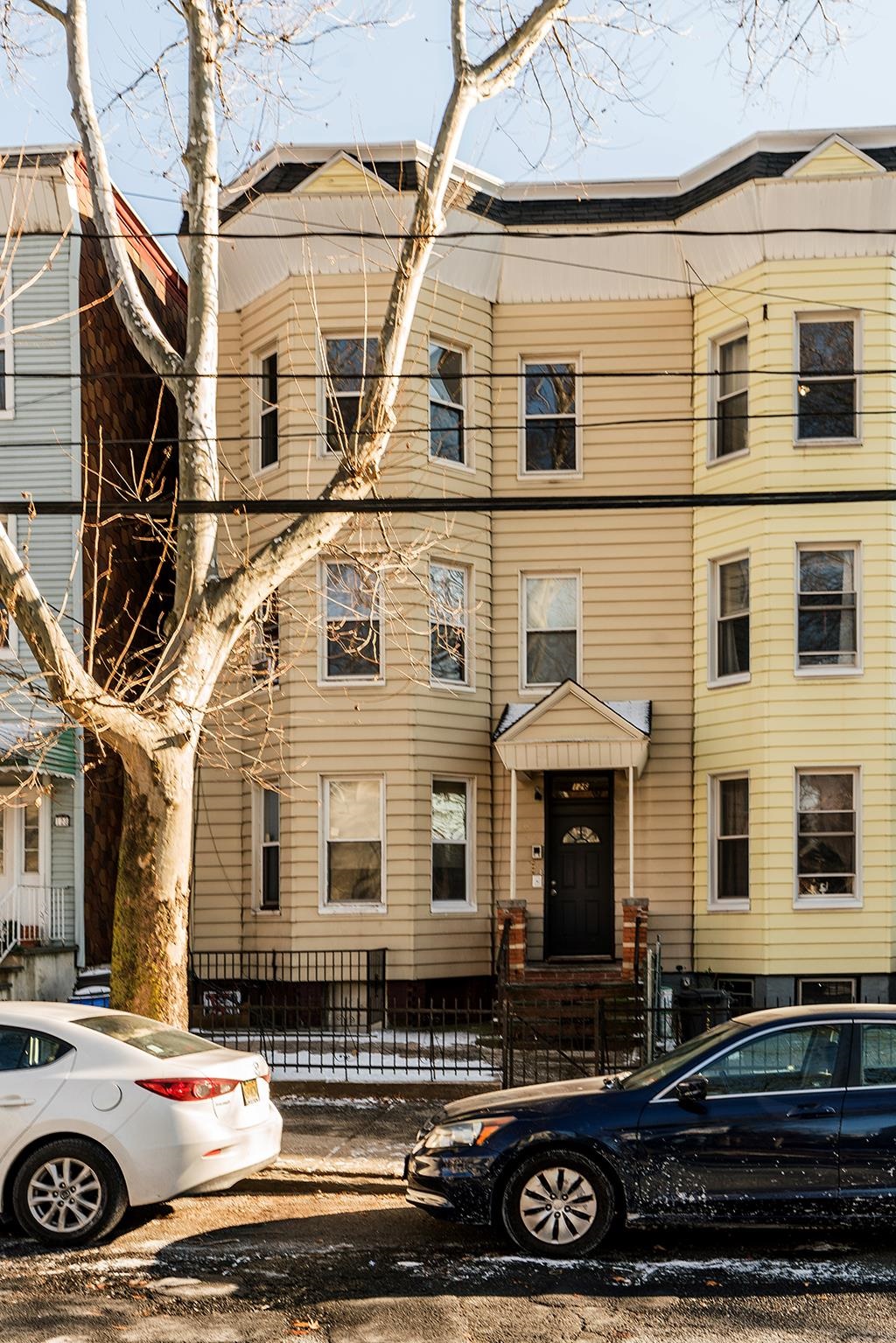 126 CHESTNUT AVE