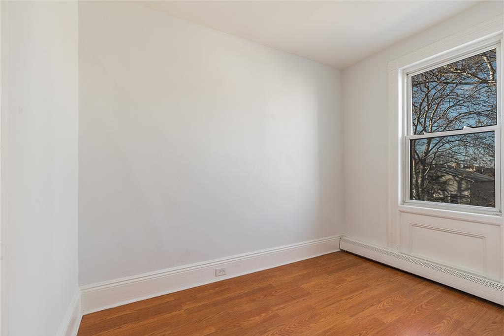 126 CHESTNUT AVE