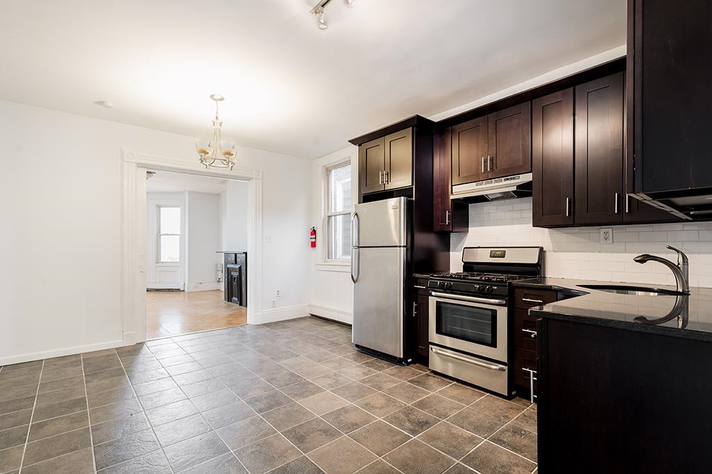 126 CHESTNUT AVE