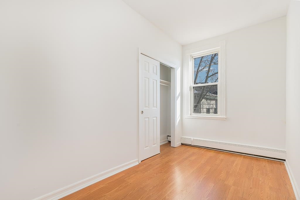126 CHESTNUT AVE