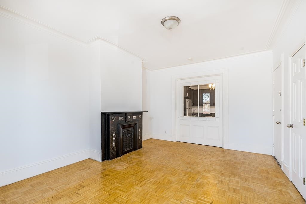 126 CHESTNUT AVE