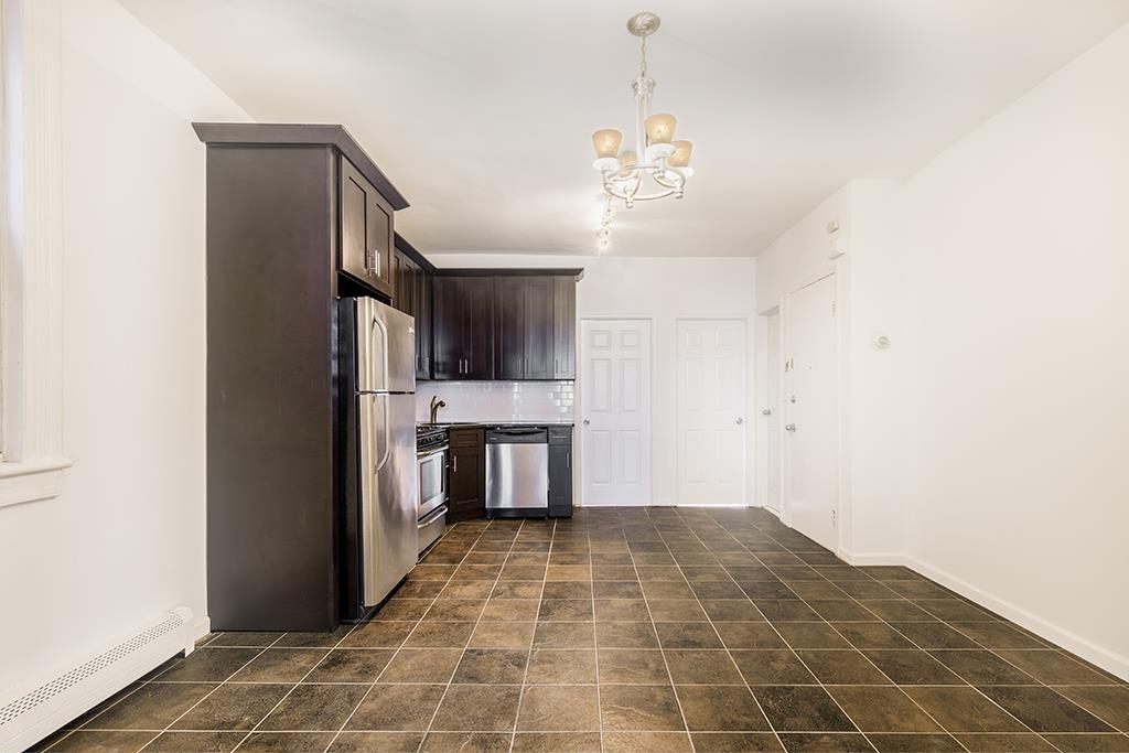 126 CHESTNUT AVE