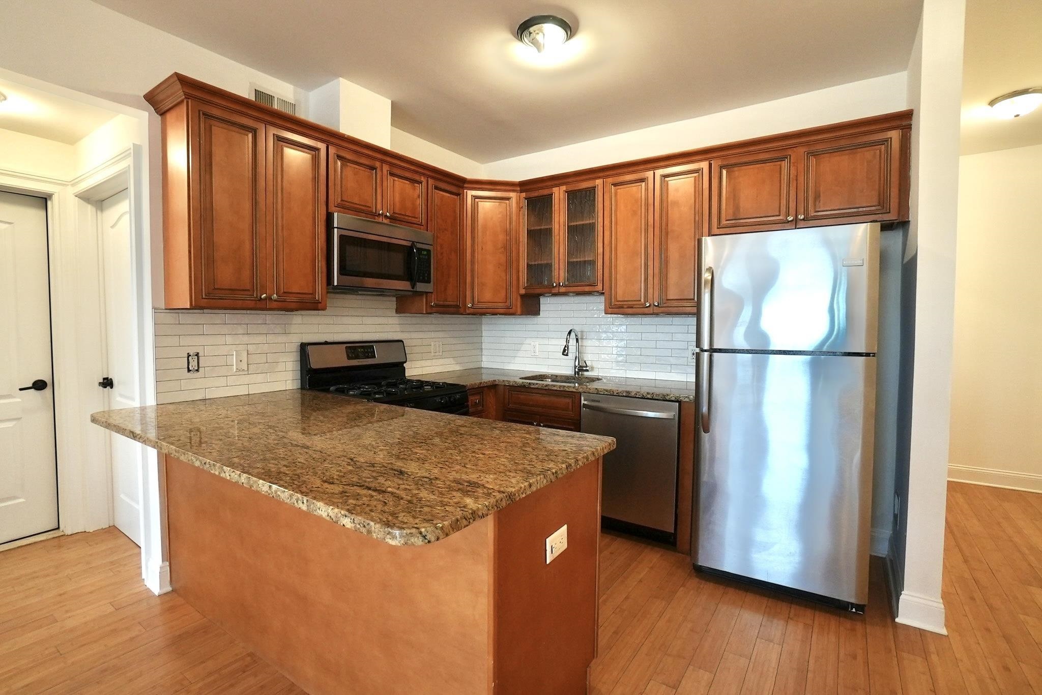 5 MONITOR ST Unit: 201