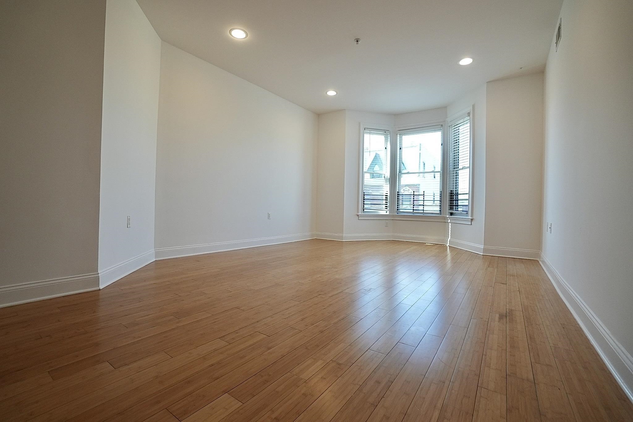 5 MONITOR ST Unit: 201