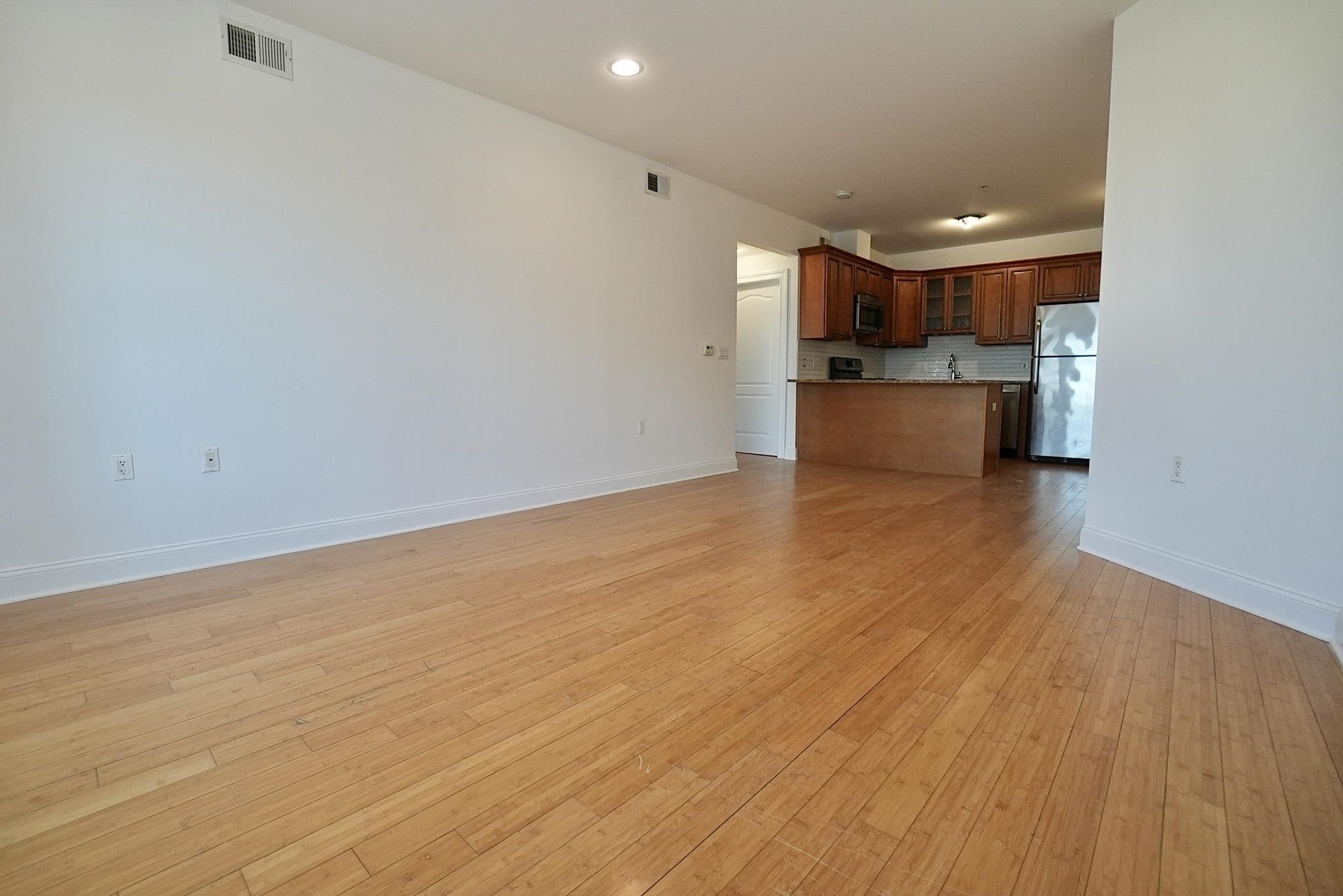 5 MONITOR ST Unit: 102