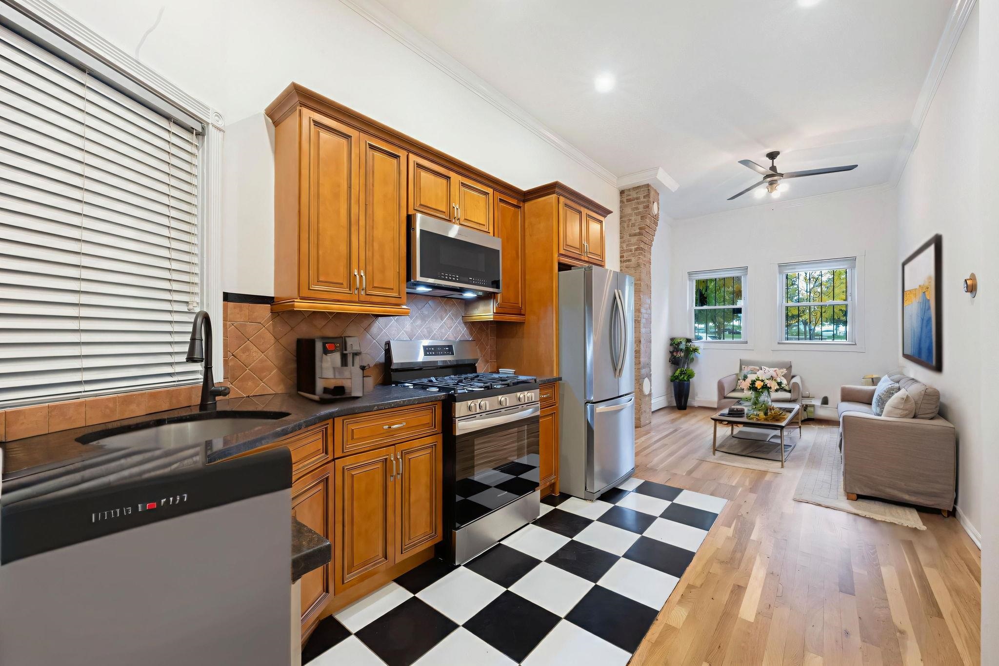 465 PALISADE AVE Unit: 1R