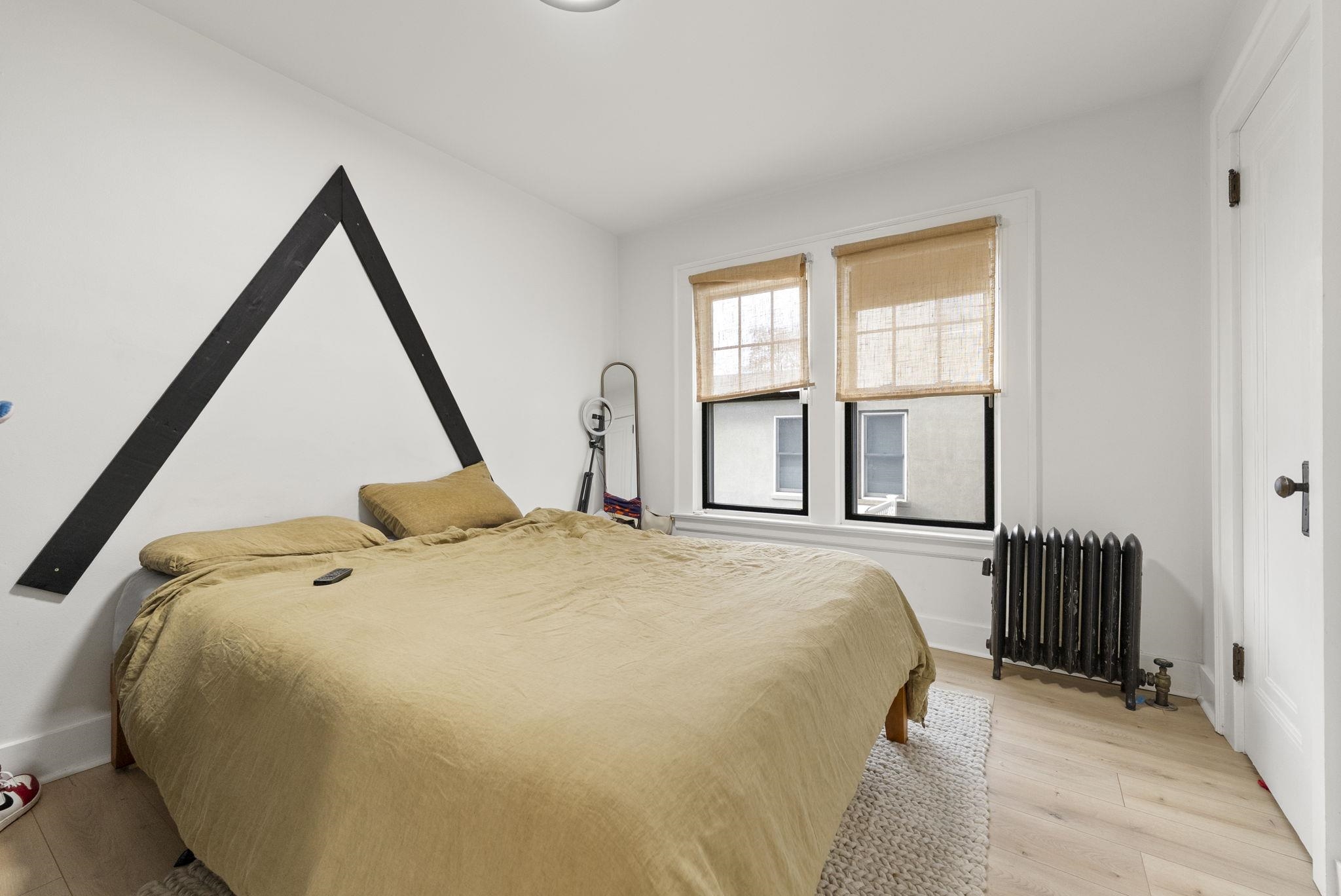 11 WEST GOUVENEUR AVE