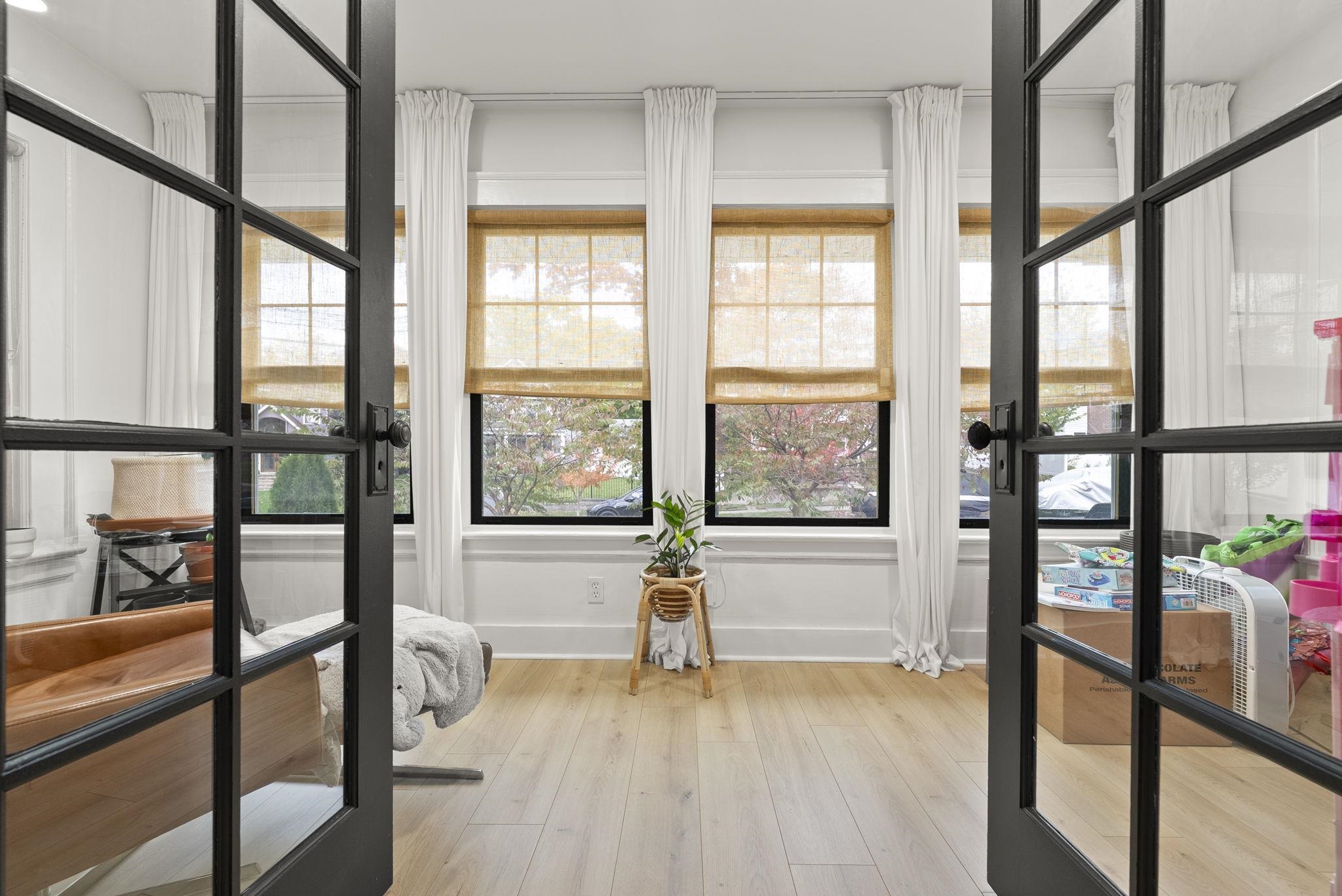 11 WEST GOUVENEUR AVE