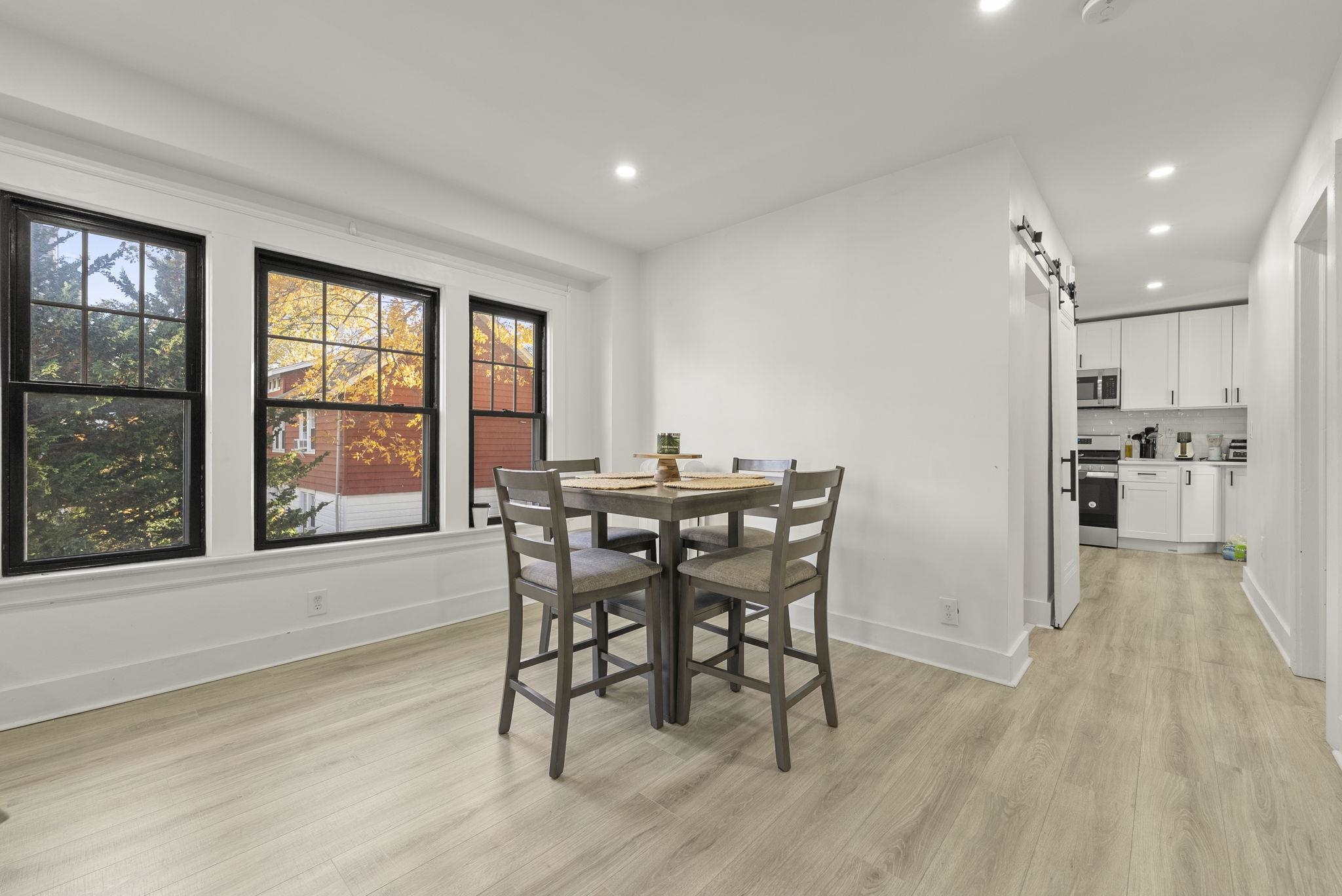 11 WEST GOUVENEUR AVE