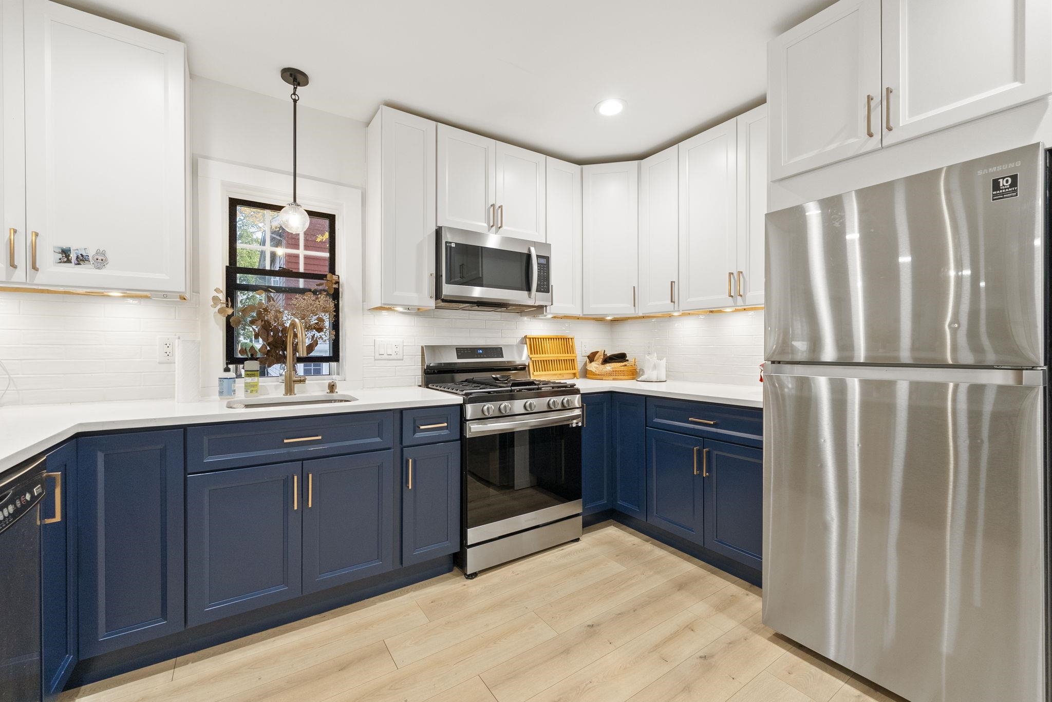 11 WEST GOUVENEUR AVE