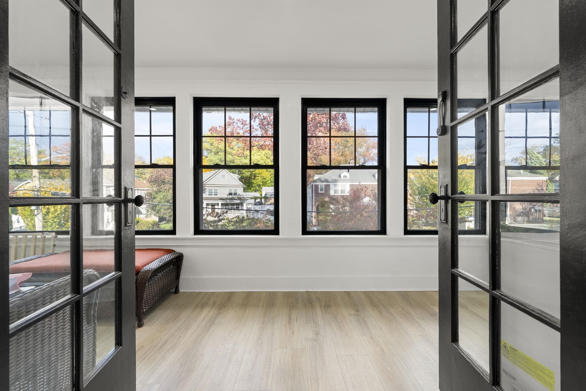 11 WEST GOUVENEUR AVE