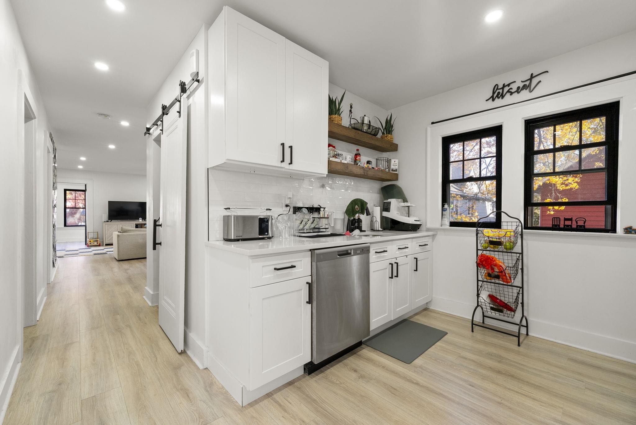 11 WEST GOUVENEUR AVE