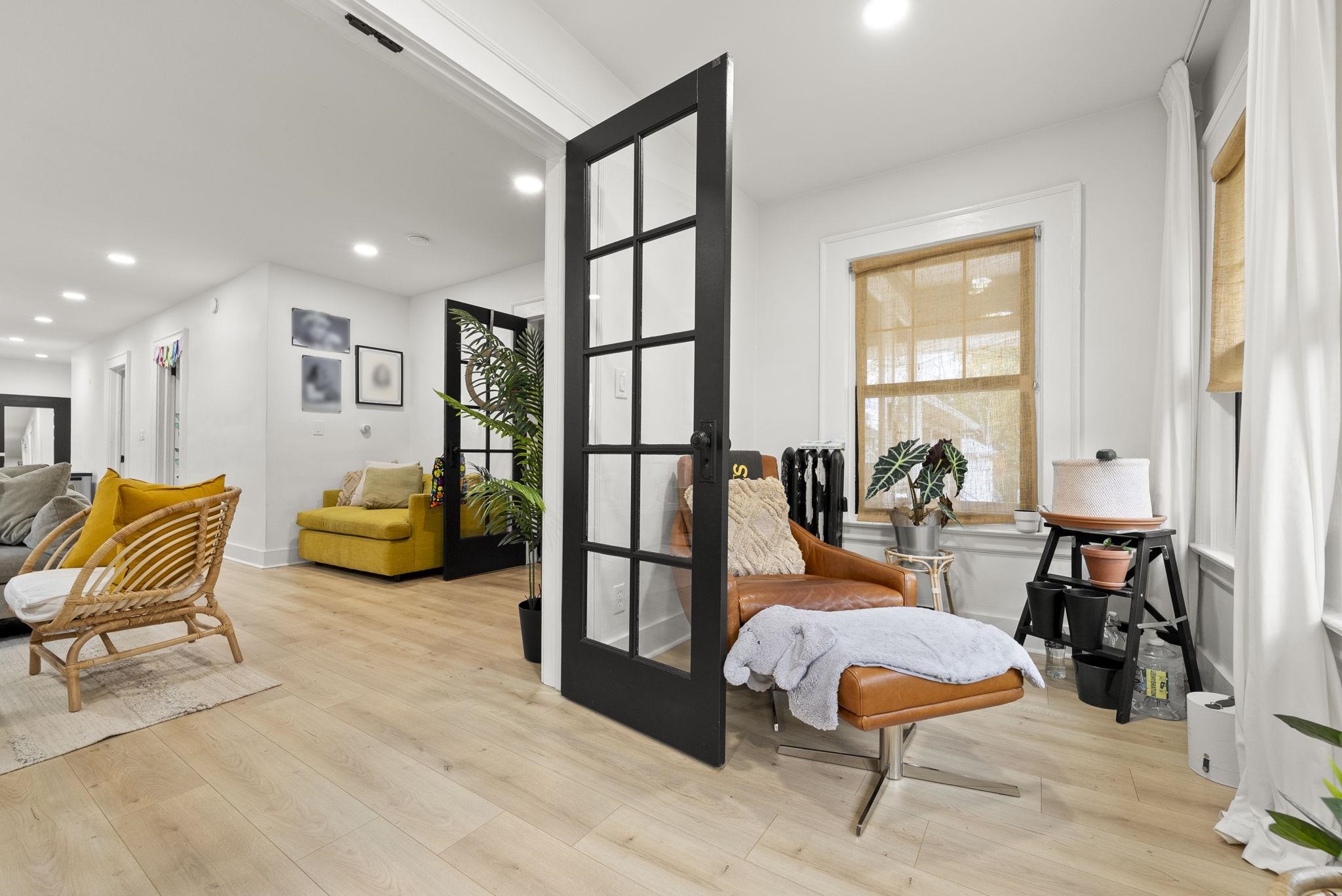 11 WEST GOUVENEUR AVE