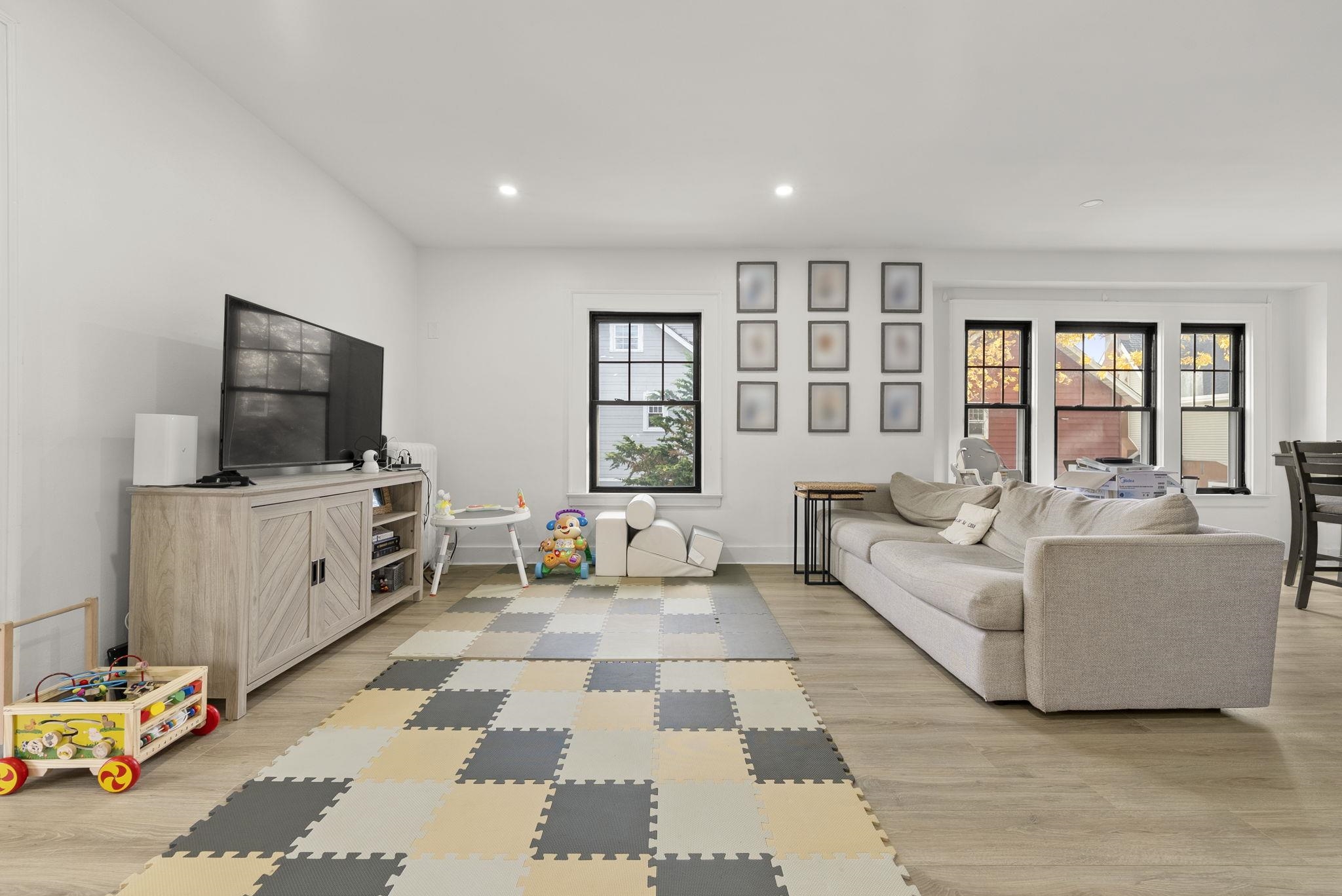 11 WEST GOUVENEUR AVE