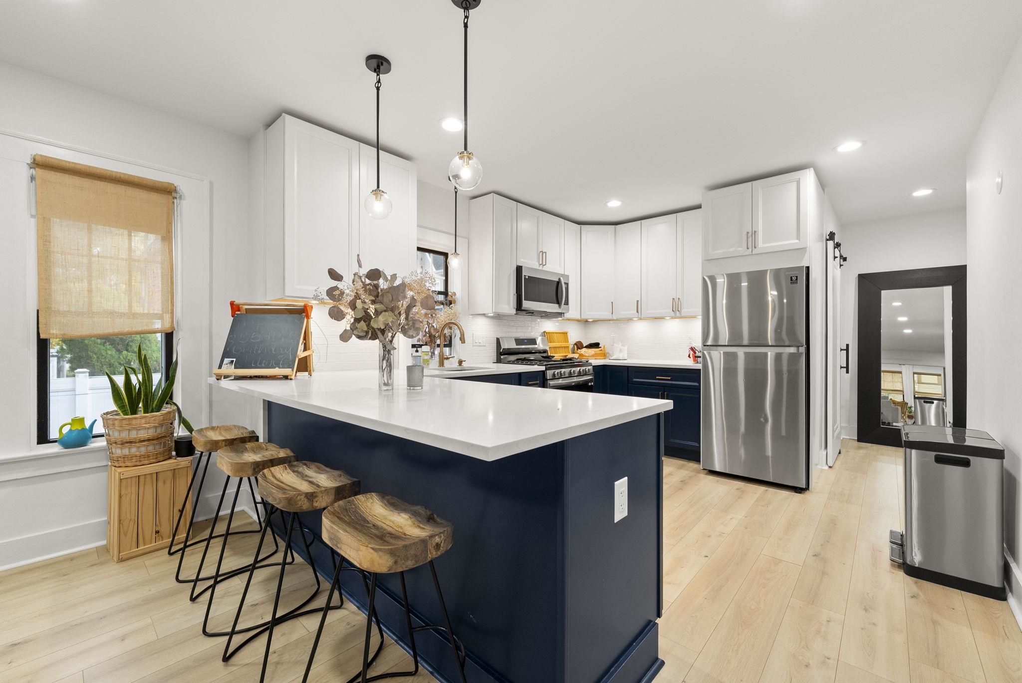 11 WEST GOUVENEUR AVE