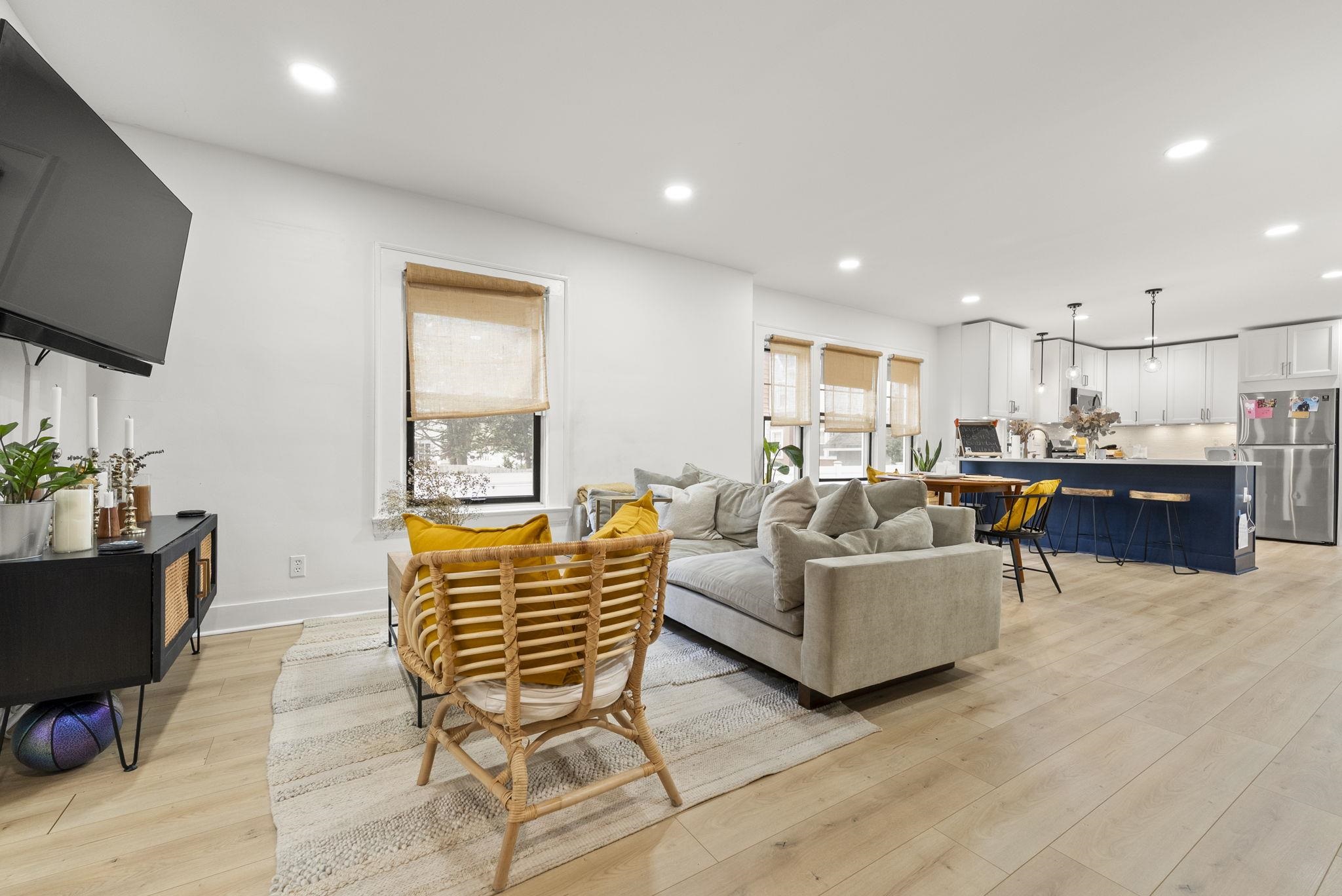 11 WEST GOUVENEUR AVE