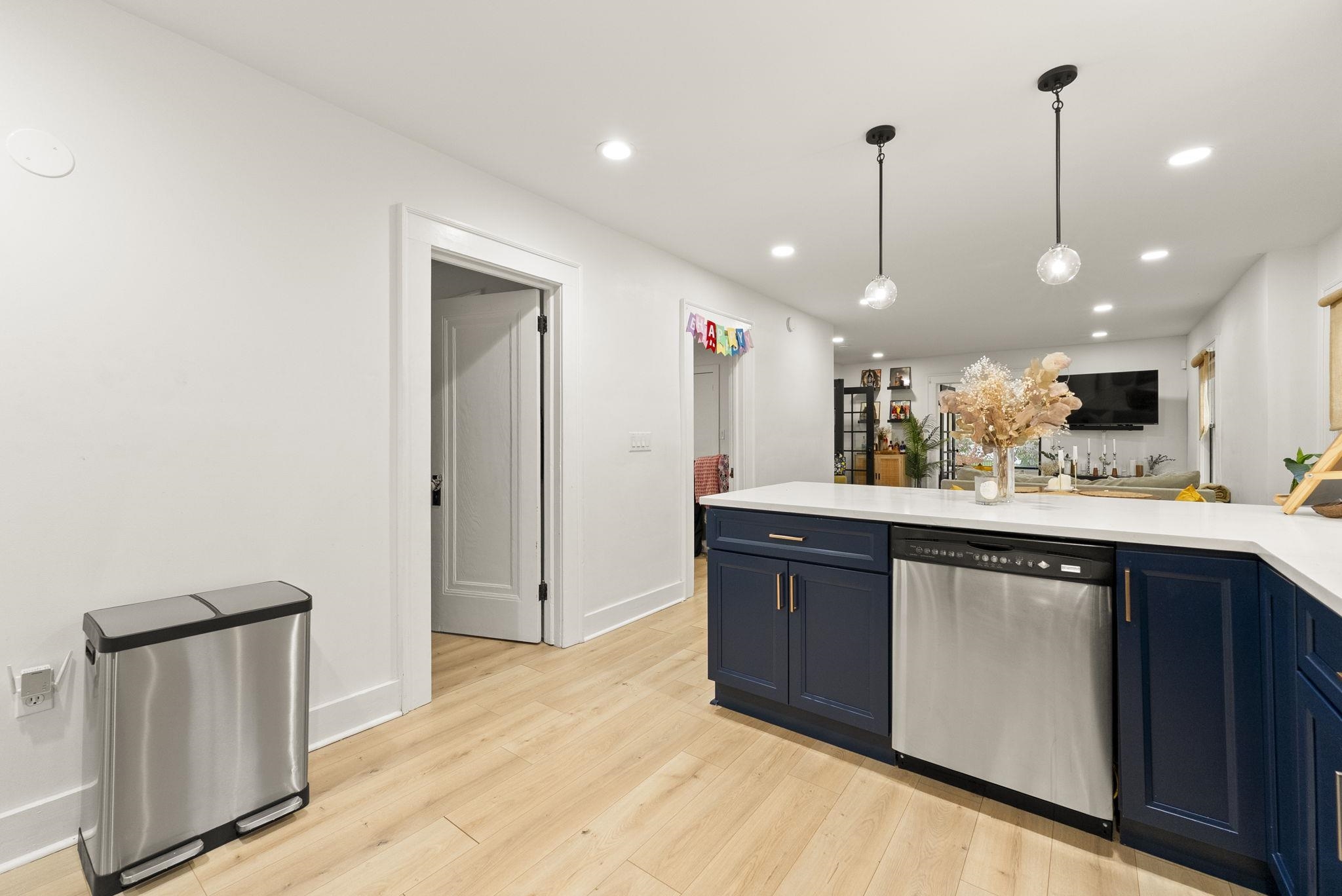 11 WEST GOUVENEUR AVE