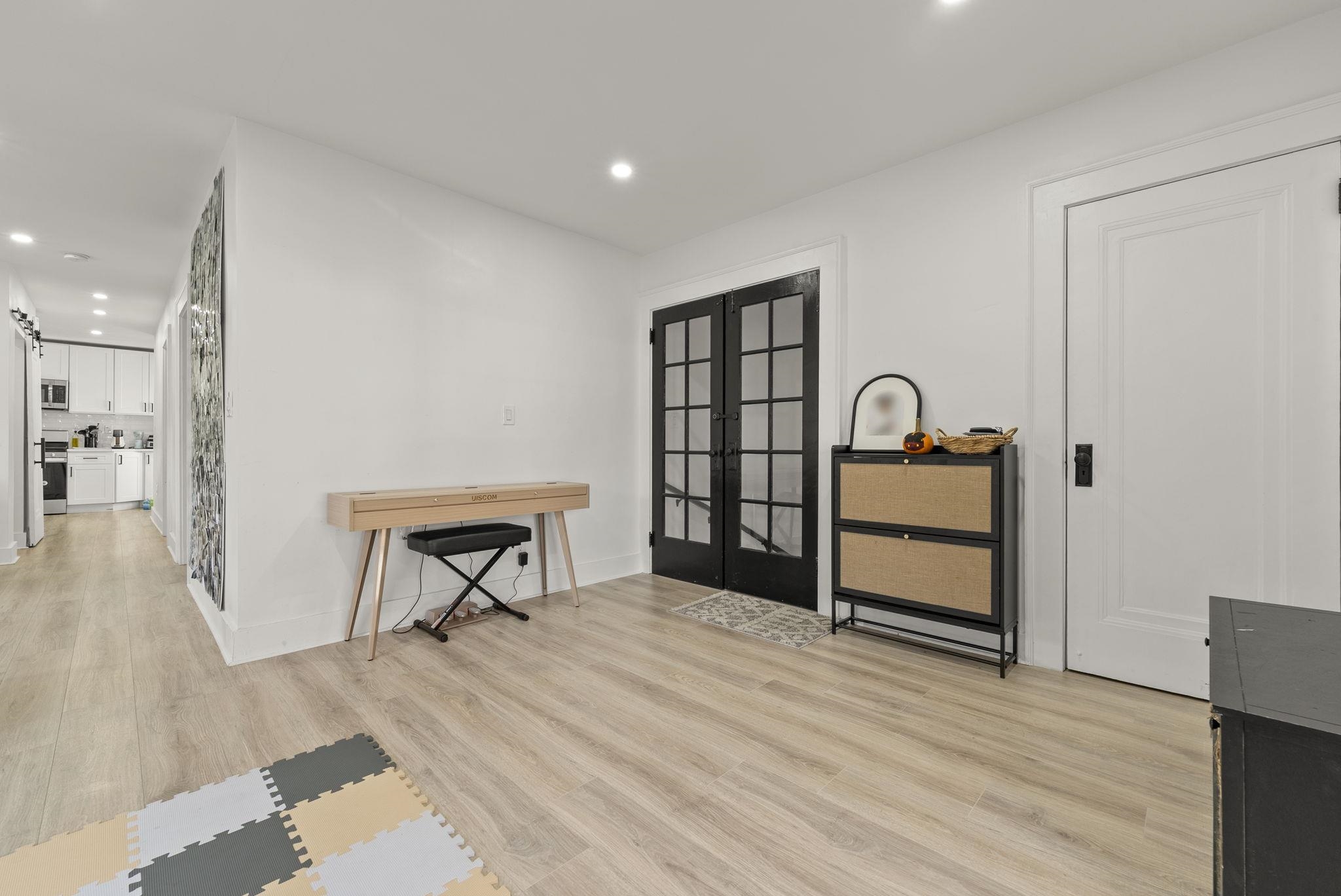 11 WEST GOUVENEUR AVE