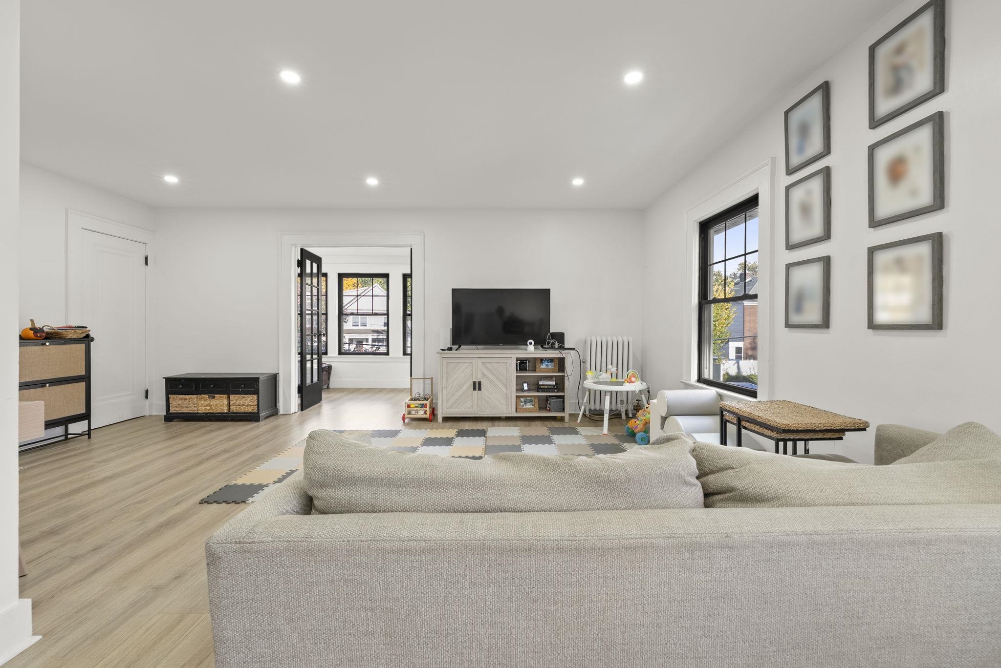 11 WEST GOUVENEUR AVE